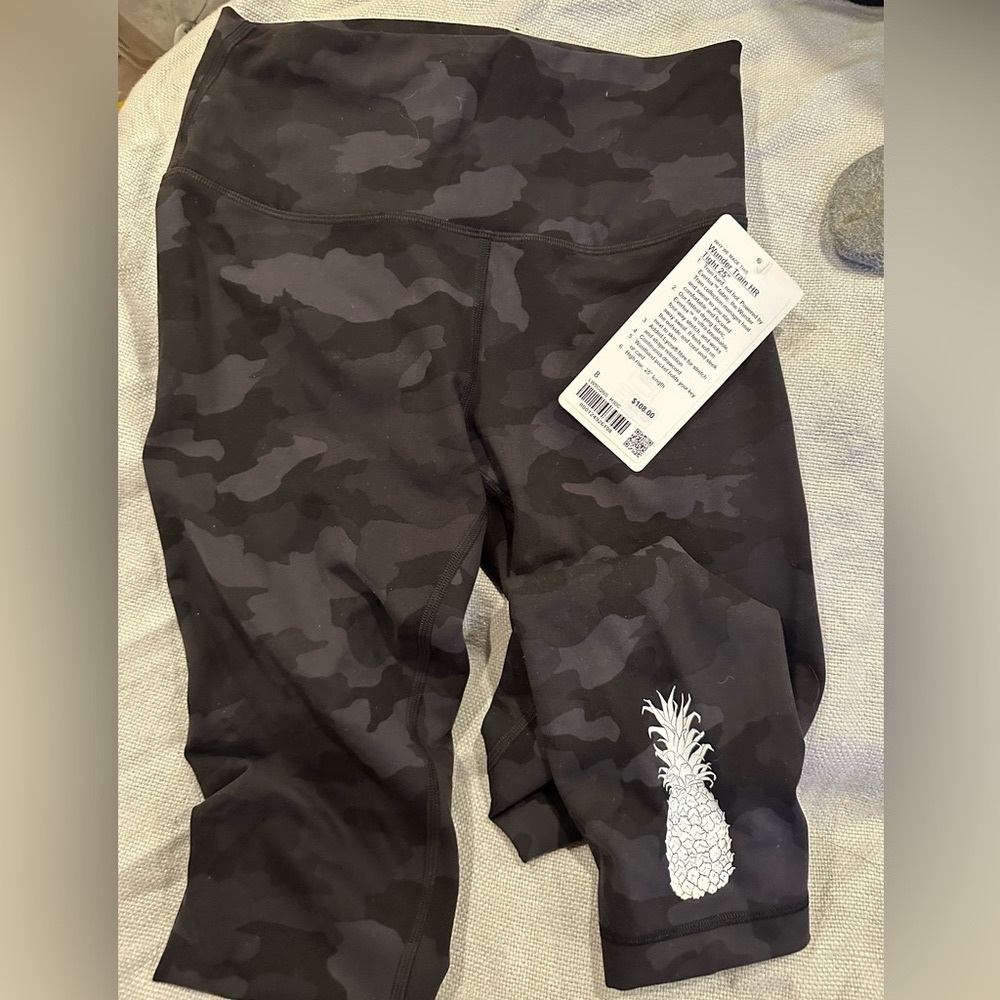 NWT Lululemon Wunder Train with Pineapple Decal from Hawaii size 8 (Camo)